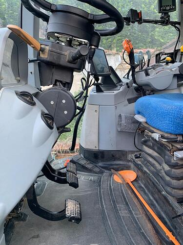 poste de conduite New Holland avec tablette GPS RTK