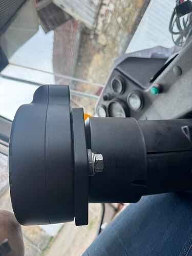 Vue latérale du moteur eSurvey installé sur la colonne du Spra-Coupe 3440