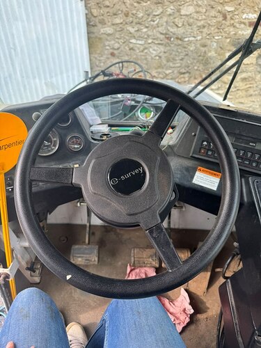 Volant eSurvey monté dans la cabine du Spra-Coupe 3440