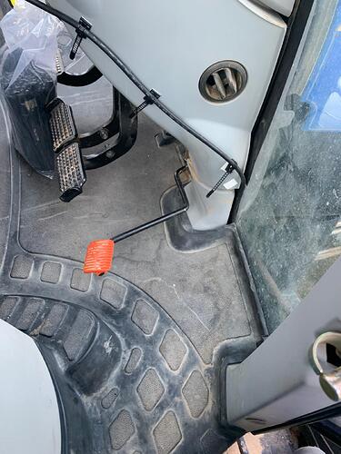 câble sous tapis cabine New Holland T7030